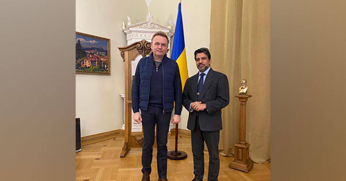 Indian Ambassador to Ukraine meets Lviv Mayor, discusses evacuation of stranded citizens